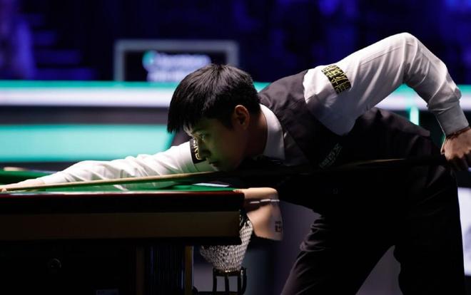 斯诺克世锦赛首日揭幕战：赵心童迎战海菲尔德