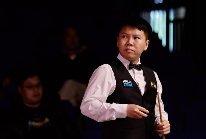 斯诺克世锦赛首日揭幕战：赵心童迎战海菲尔德