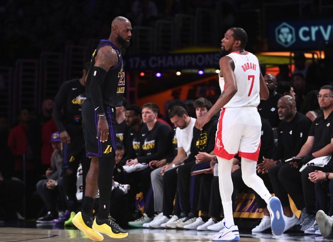 杜兰特季后赛复出23分创纪录 火箭0-2落后陷困境