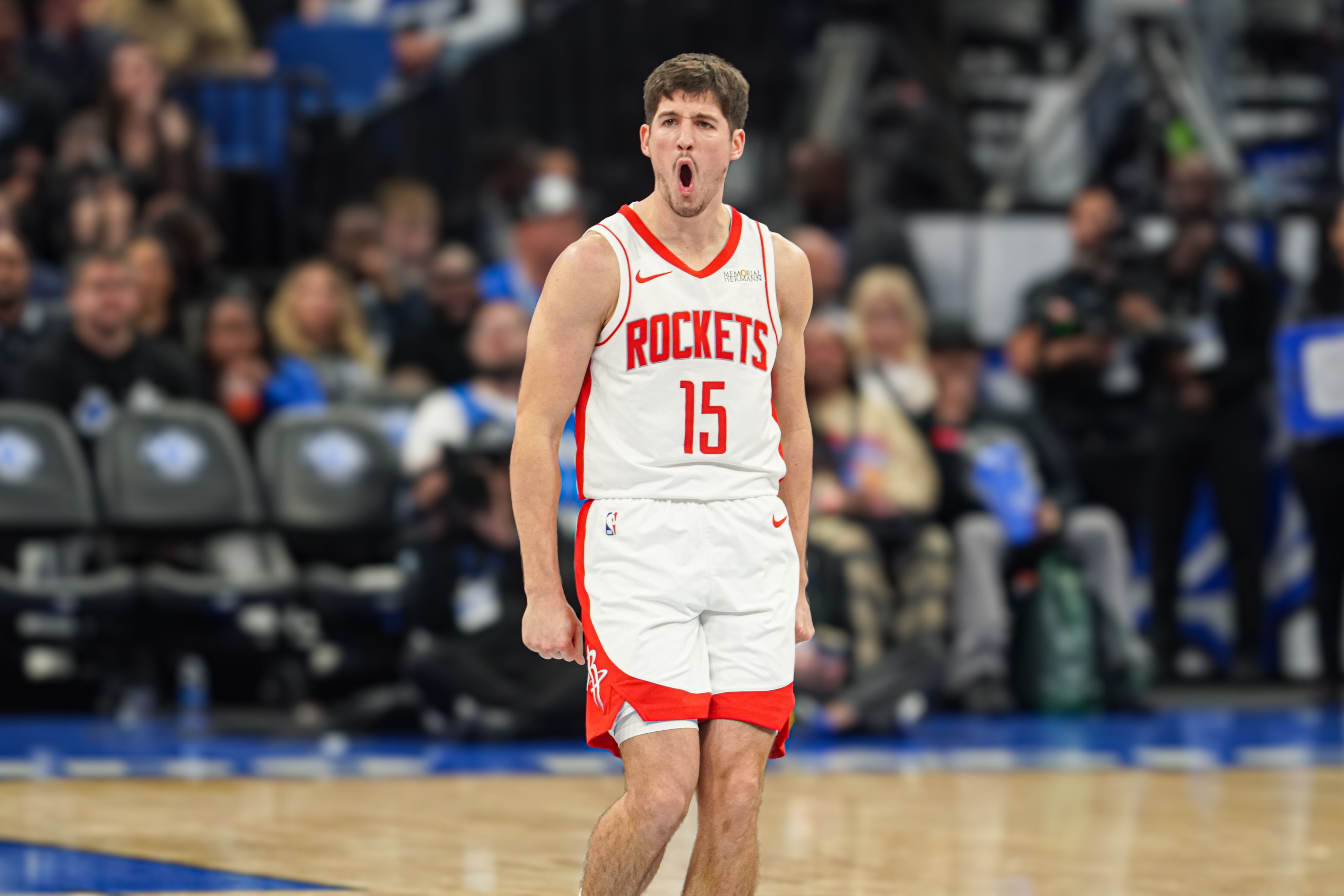 湖人主场力克火箭大比分2-0领先 詹姆斯28分杜兰