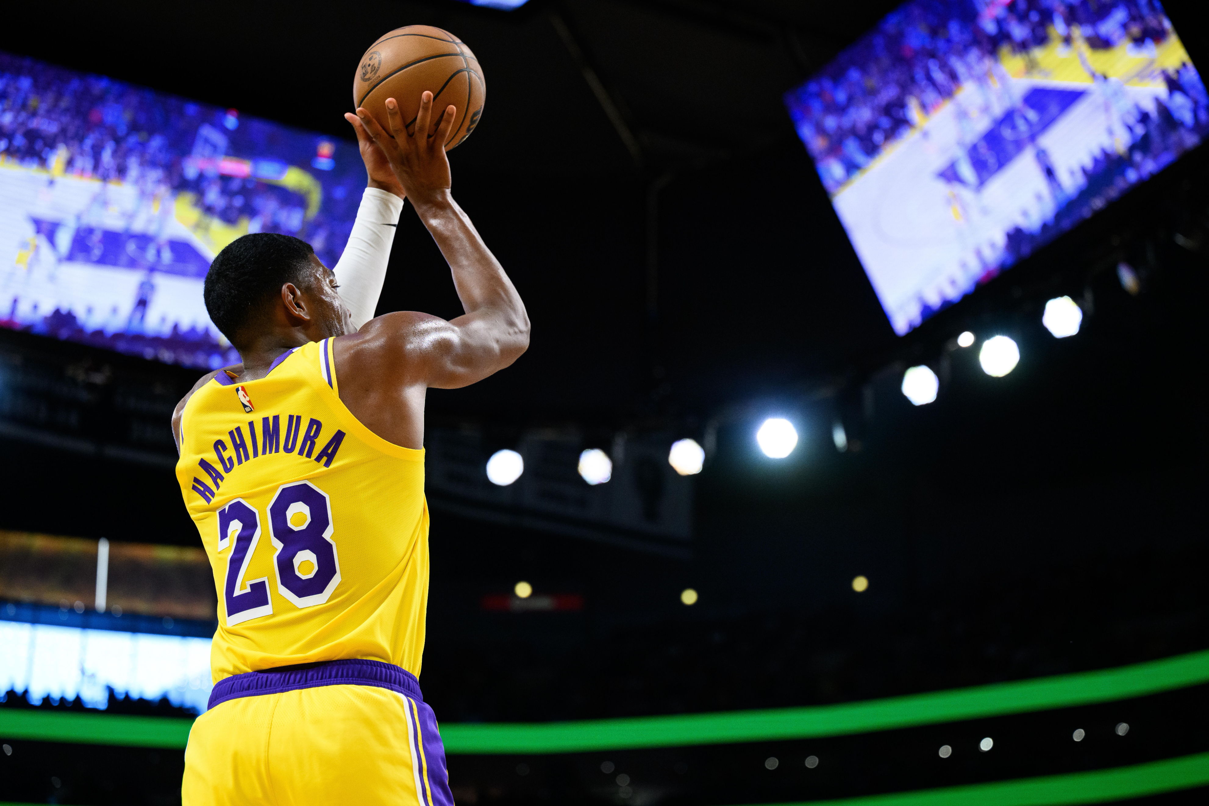 湖人主场力克火箭大比分2-0领先 詹姆斯28分杜兰